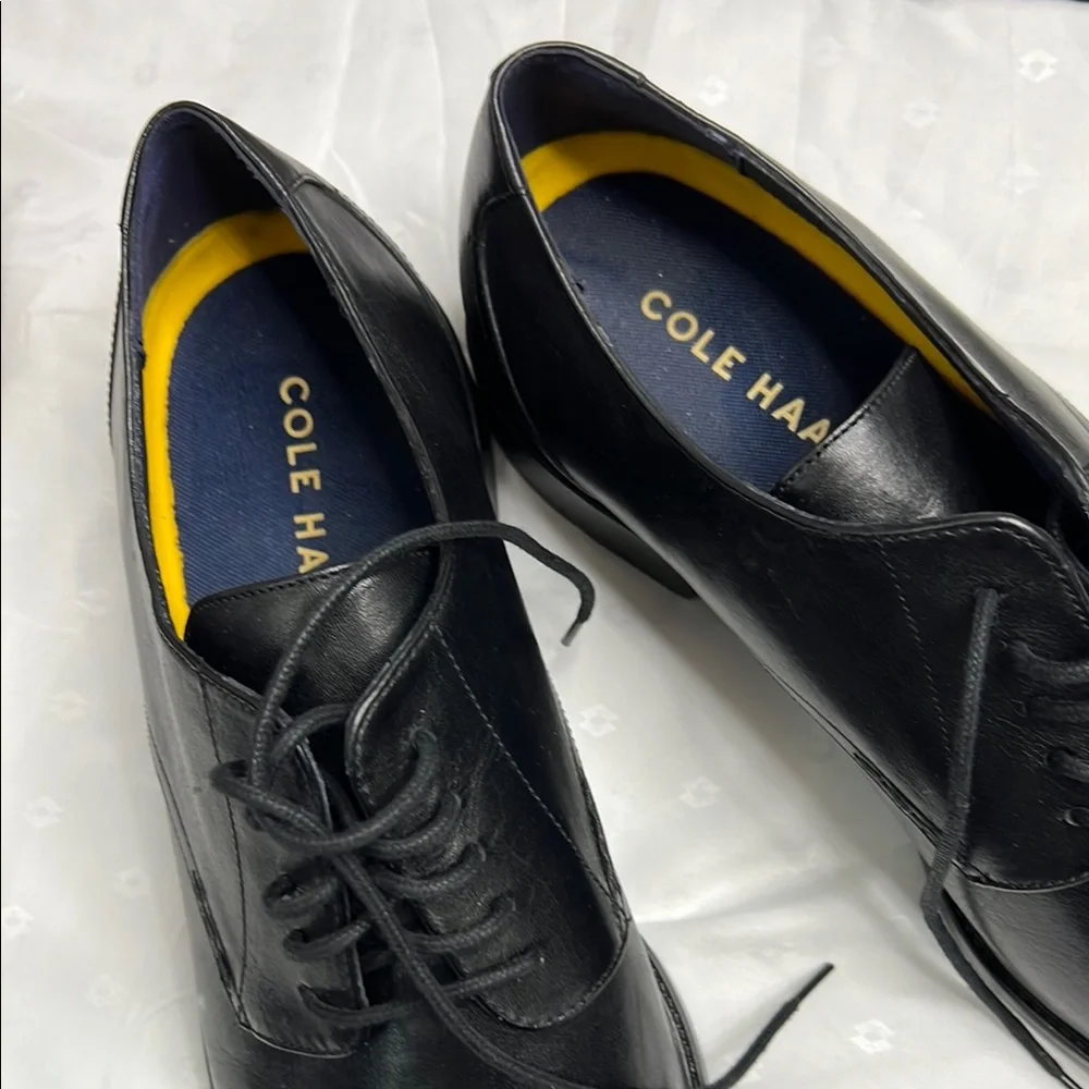 Cole Haan Black Leather Oxford Shoes with Classic Design